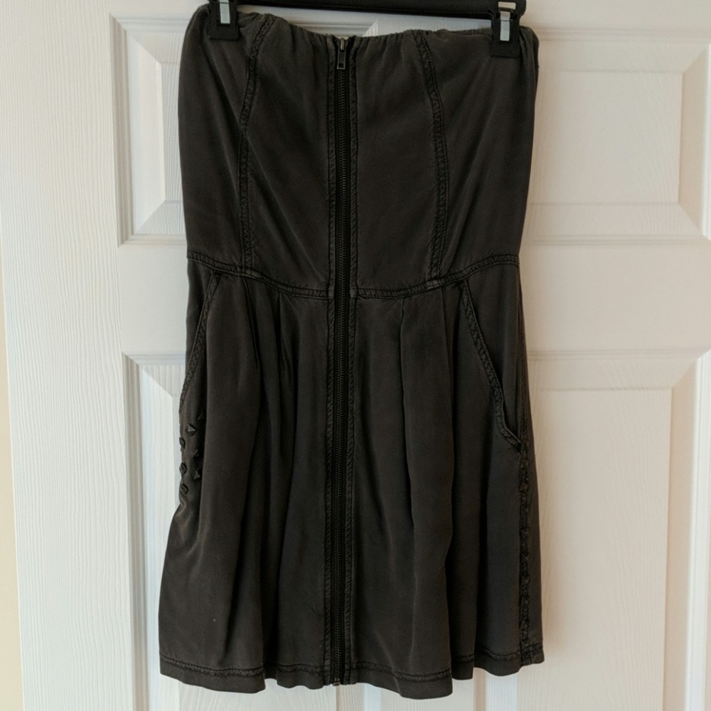 Strapless dress with pockets